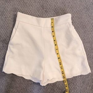 Aritzia Wilfred New Scallop Short Light Birch 00